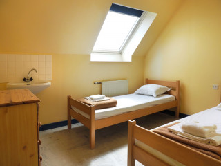 pingouins-du-pont-chambre-jaune-01bis-10271 pingouins-du-pont-chambre-jaune-01bis-10271